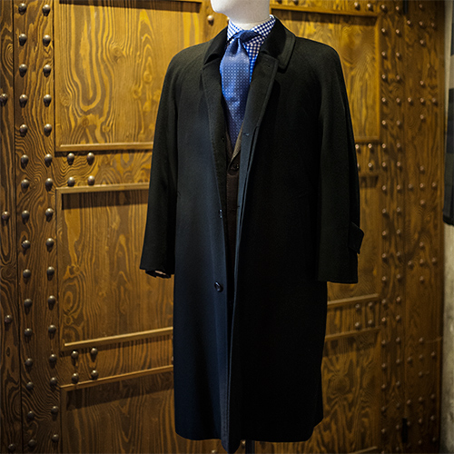 Biella black cashmere raglan coat